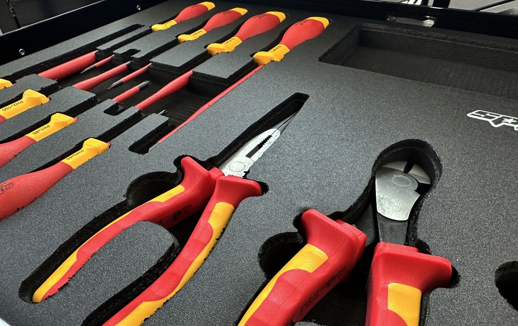 EVA TOOLKIT VDE 1000V 12PC SCREWDRIVERS & PLIERS
